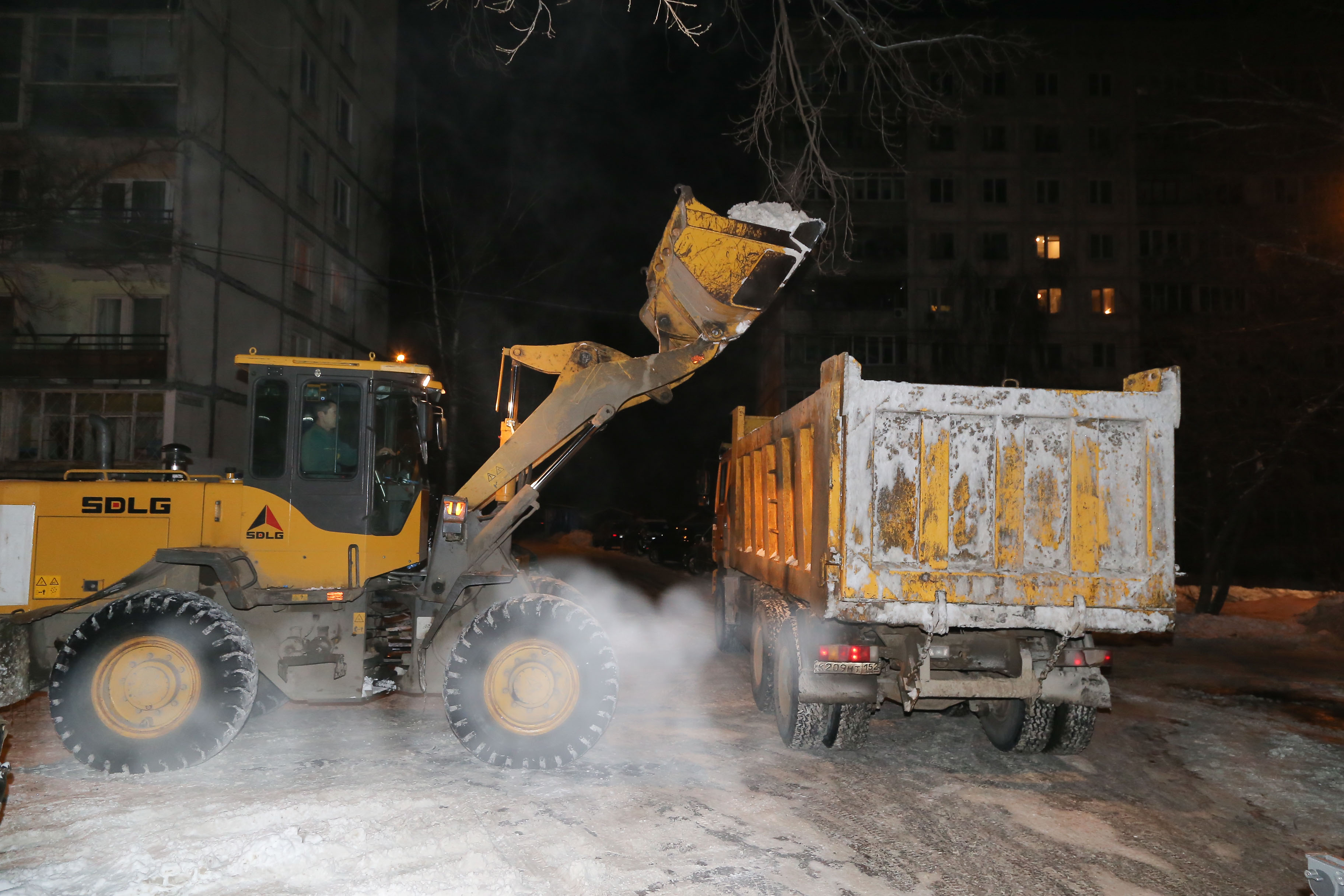 Более 8,8 тыс. кубометров снега вывезли с улиц Нижнего Новгорода c 14 по 15 марта - фото 1